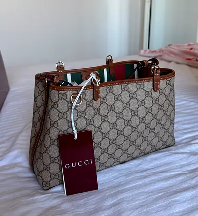 Gucci GG Emblem medium tote Bag with Tags - Beige/Brown