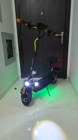 Crony High-power electric scooter 1500w with suspension and LED lights - excellent condition