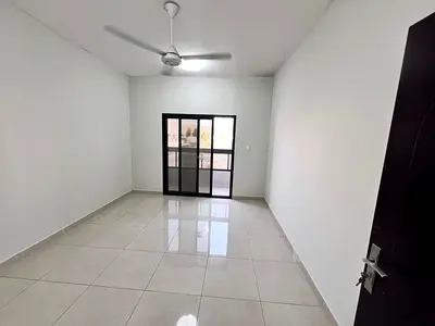 شقة للإيجار الجرف 3 عجمان | غرفة وصالة | بلكونة | صالة منفصلة | تكييف مركزي | 31 ألف | خلف السوق الصيني | 6 دفعات