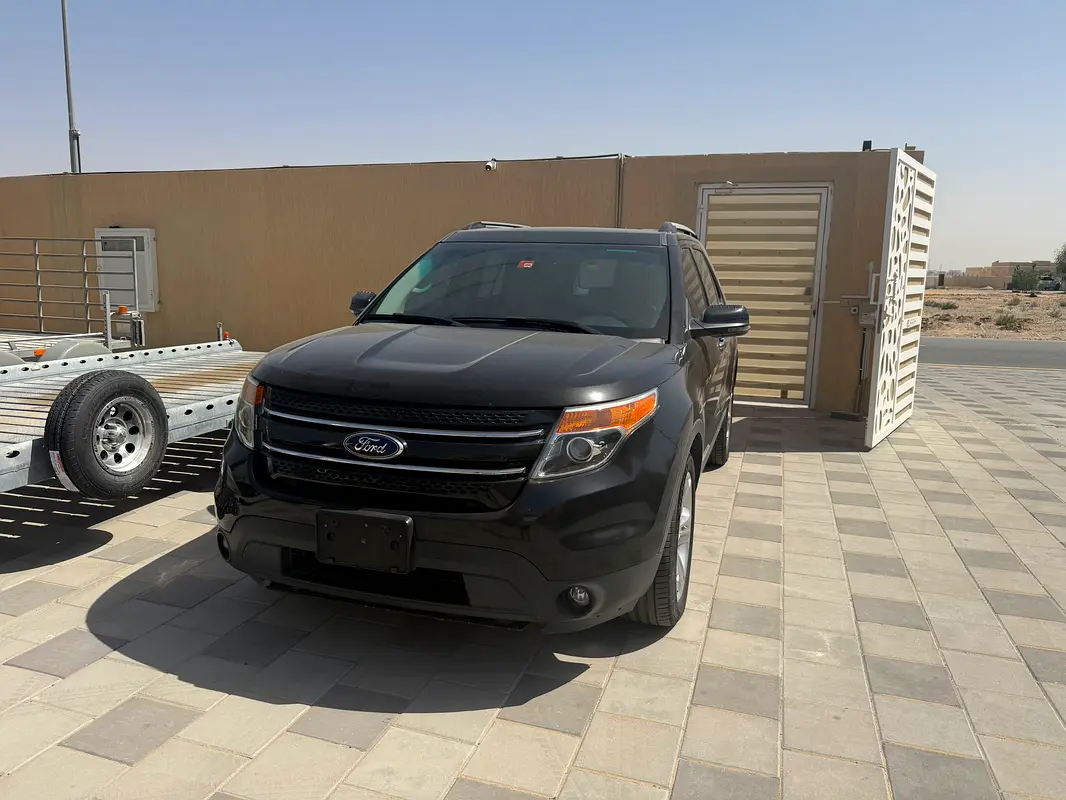 Ford Explorer 2013 — photo 1 of 8