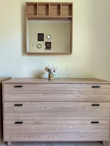 Light wood 3-drawer dresser with mirror and shelf