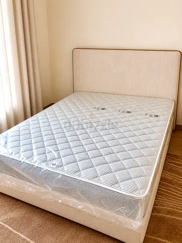 Bed queen size