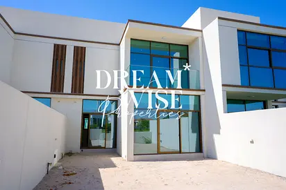 Single Row | Luxurious Townhouse | Prime Location