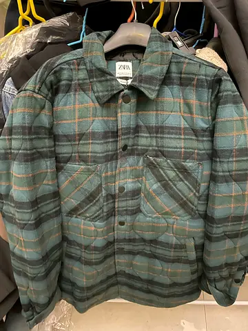 Stylish ZARA Overshirt - Perfect for Layering!SIZE-M