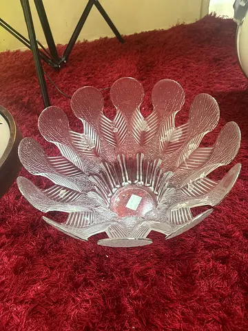 Floral shaped bowl