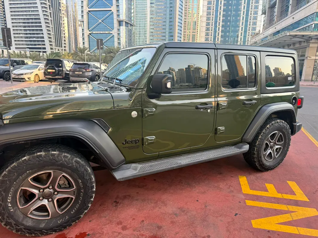 Jeep Wrangler Unlimited 2021 — photo 1 of 12