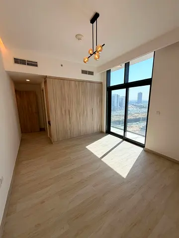 1 BEDROOM CHILLER FREE, LARGE LAYOUT WITH BALCONY