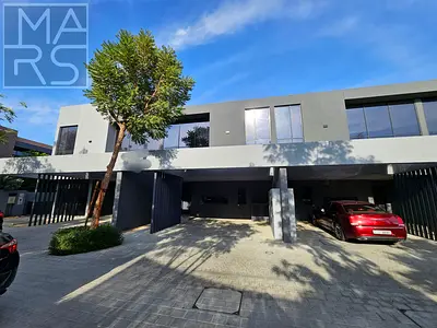 🏡✨ **تاون هاوس فاخر للإيجار في روبينيا، مسار** ✨🏡