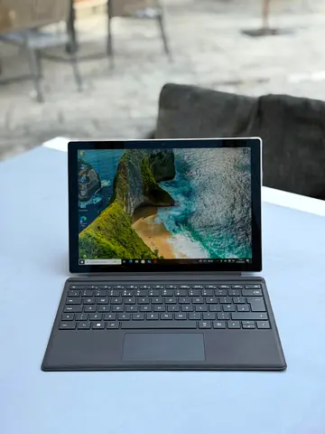 Microsoft Surface Pro 7 i5 8gb Ram And 256GB SSD