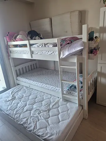 - White wooden bunk bed - 3 Beds space  without Matrress