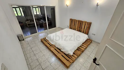 Big room, cheap with extra room attached, near kite beach