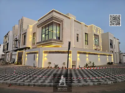 فرصة لا تتكرر لامتلاك فيلا مودرن بتصميم راقٍ وموقع استراتيجي في منطقة الحليو 2. الفيلا زاوية على شارعين، وتتميز بإطلالة ممتازة وخصوصية تامة، مع إعفاء من رسوم التسجيل وتكييف مركزي بالكامل.