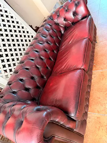 Leather sofa chesterfield style