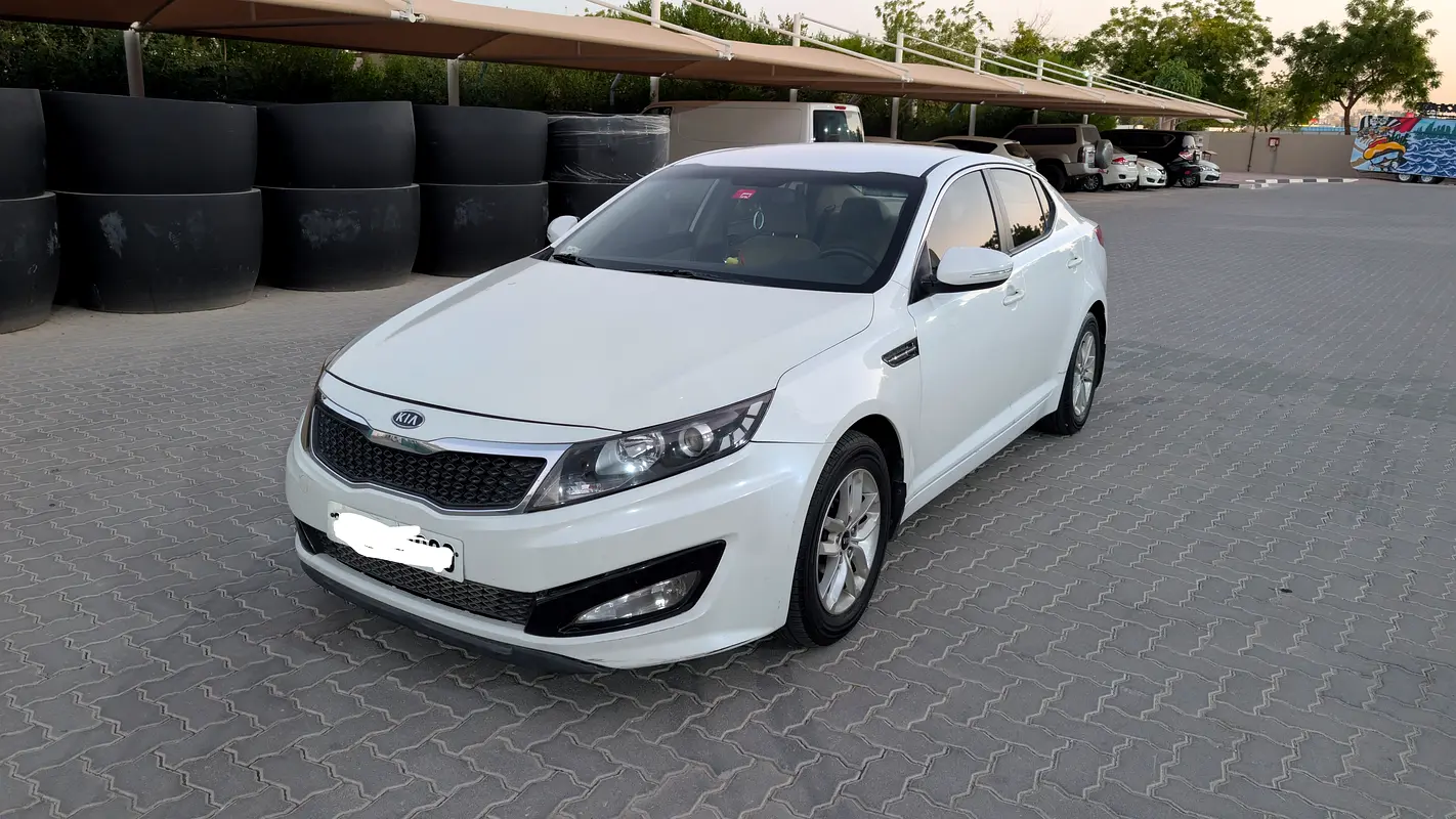 Kia Optima 2011 — photo 1 of 6