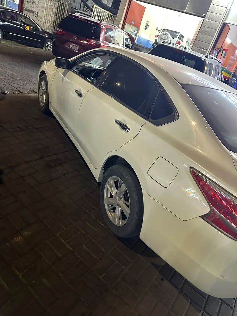 Nissan Altima 2013 — photo 1 of 7