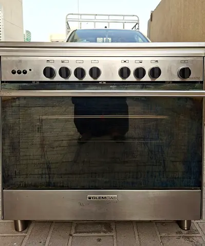 Working perfectly,  Glemgas Cooker, with 5 burners