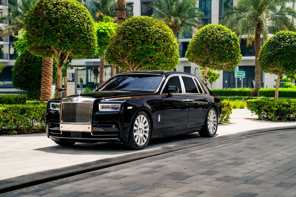 Rolls-Royce Phantom 2022 — photo 1 of 20