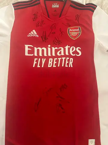 Arsenal Jersey signed by full team
