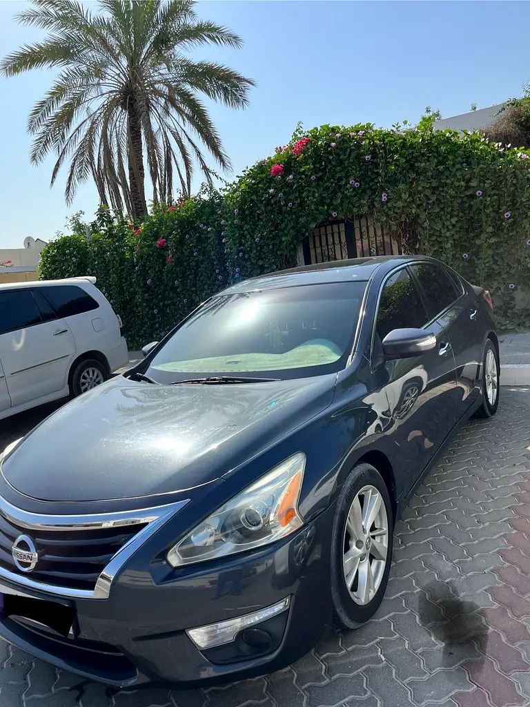 Nissan Altima 2013 — photo 1 of 5