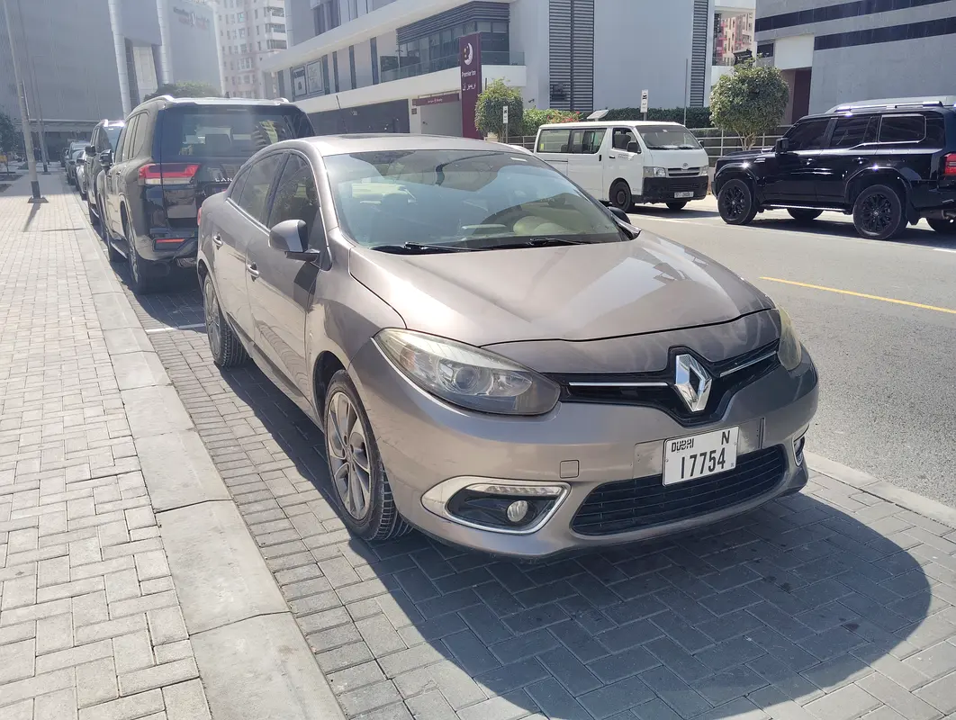 Renault Fluence 2017 — photo 1 of 6
