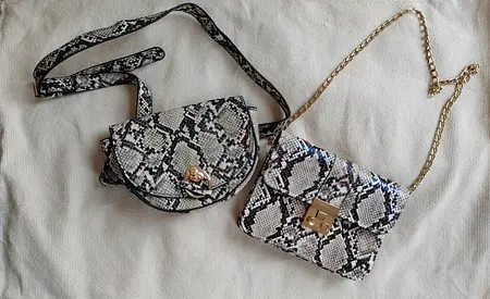 حقيبتان نسائية بطبعة جلد الأفعى.  Two snake-print crossbody bags (chain and strap) — good condition