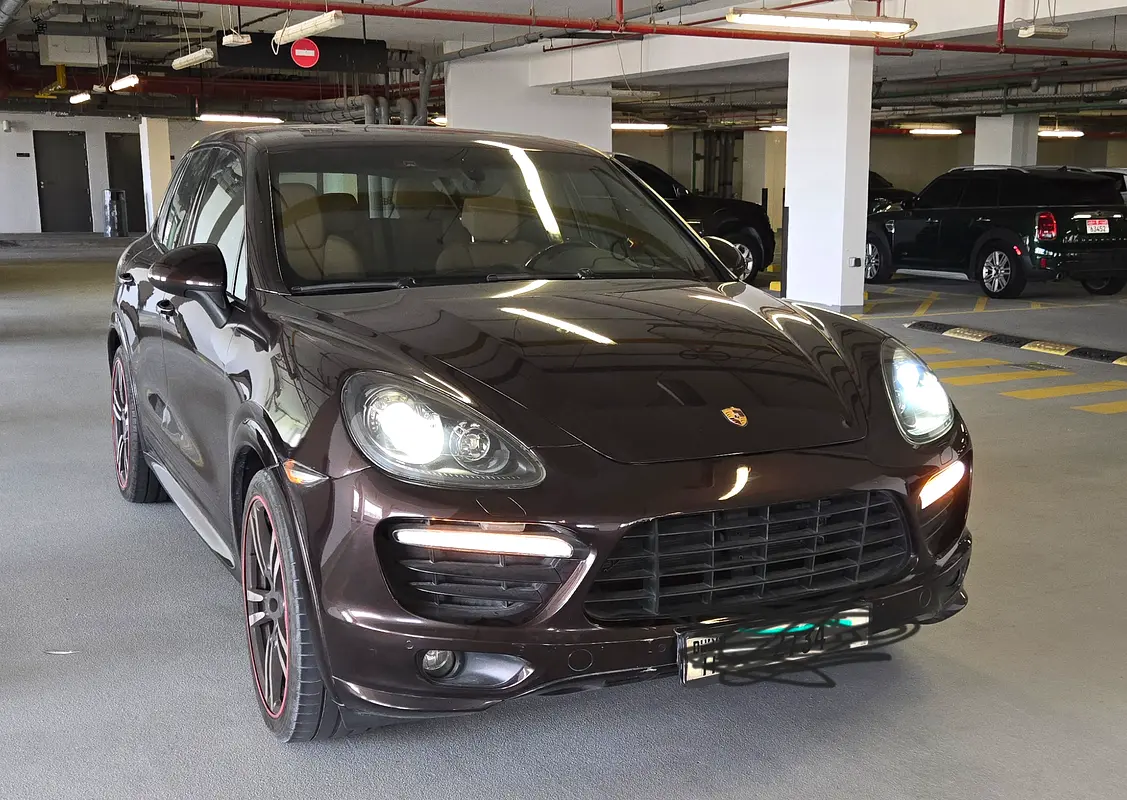 Porsche Cayenne 2014 — photo 1 of 6