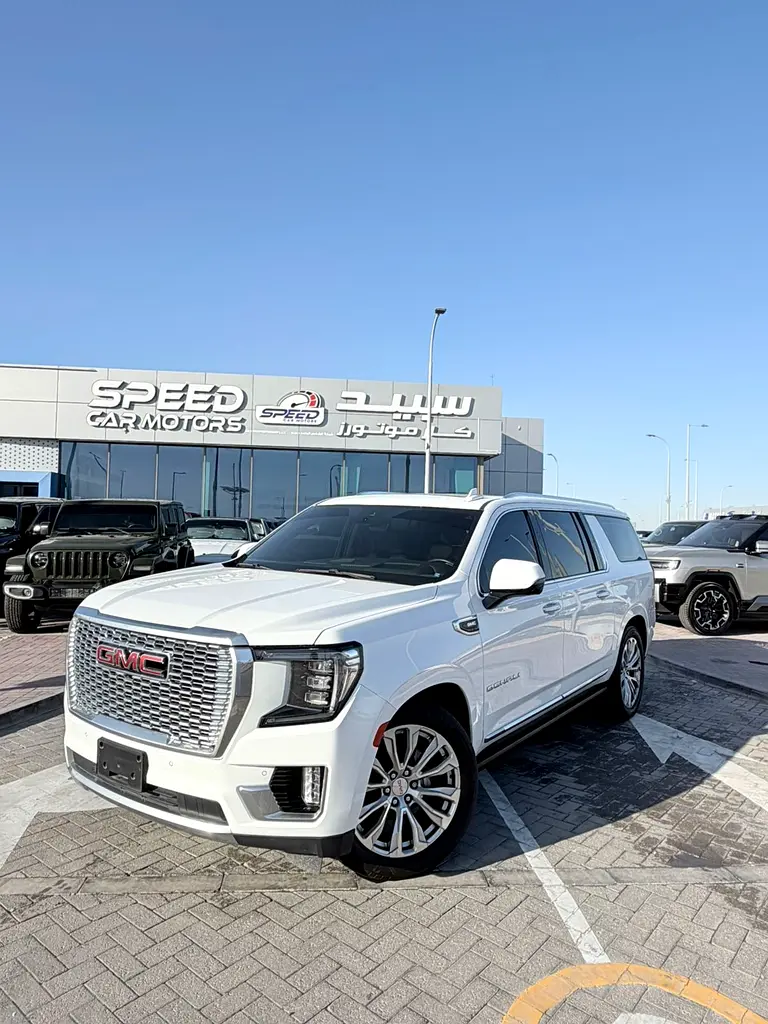 GMC Yukon 2023 — photo 1 of 9