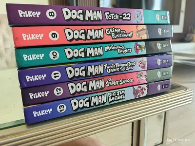 Set of 6 Dog Man Graphic Novels by Dav Pilkey (Kids) - Excellent Condition