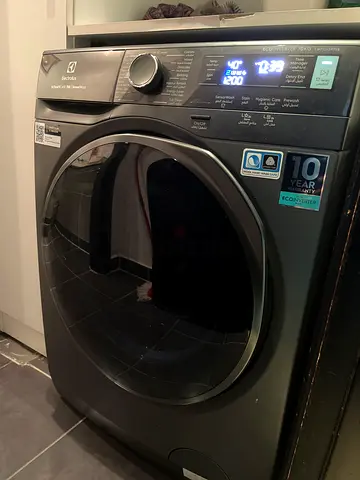 Electro lux Washing machine 10 kg 1 years old old