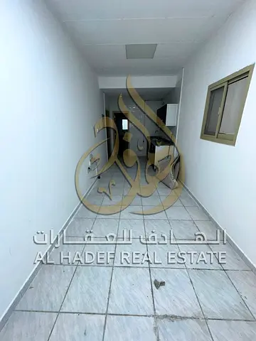 عرض حصري ولأول مرة: استوديو شامل كافة الفواتير للإيجار في المجاز 3! 🔥 تكييف ومياه وغاز وصيانة "مجاناً بالكامل" – ثاني صف من الكورنيش – السعر 25 ألف –