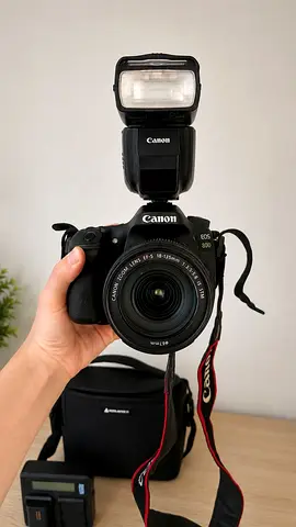 Canon EOS 80D DSLR Camera in excellent condition.

Comes with:
• Canon EF-S 18-135mm IS STM Lens  
•