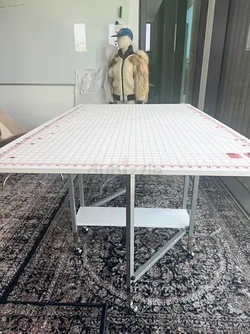 Tailor Cutting Table with Grid Mat and Metal Frame