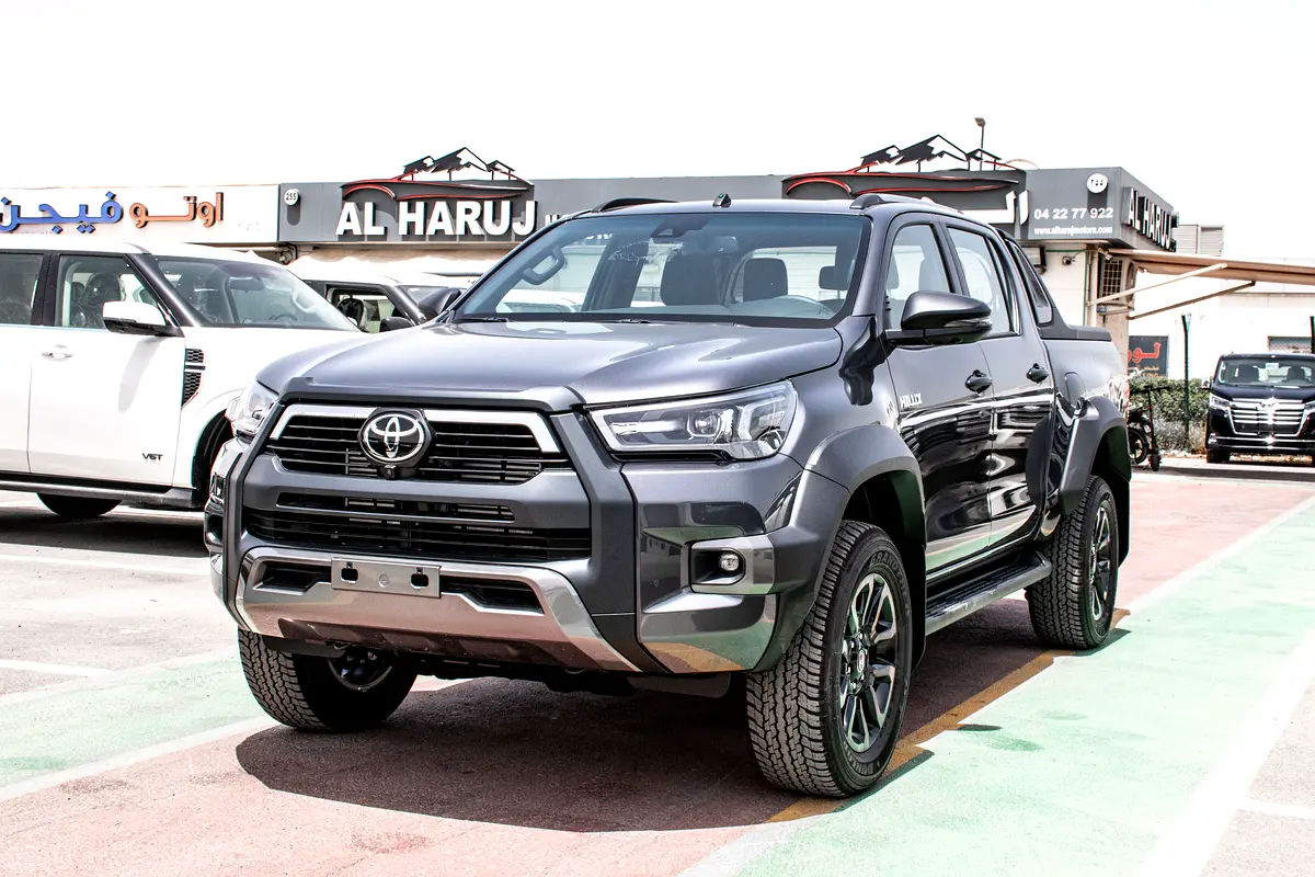 Toyota Hilux 2026 — photo 1 of 16