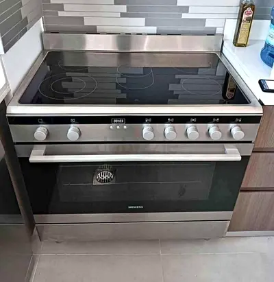 Siemens Stainless Steel Electric Range with Ceramic Hob and Oven - Good Condition
