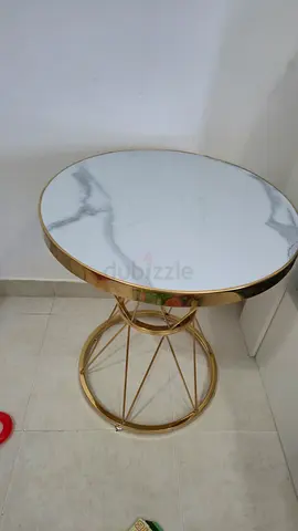 Round Marble-Top Side Table with Gold Metal Base