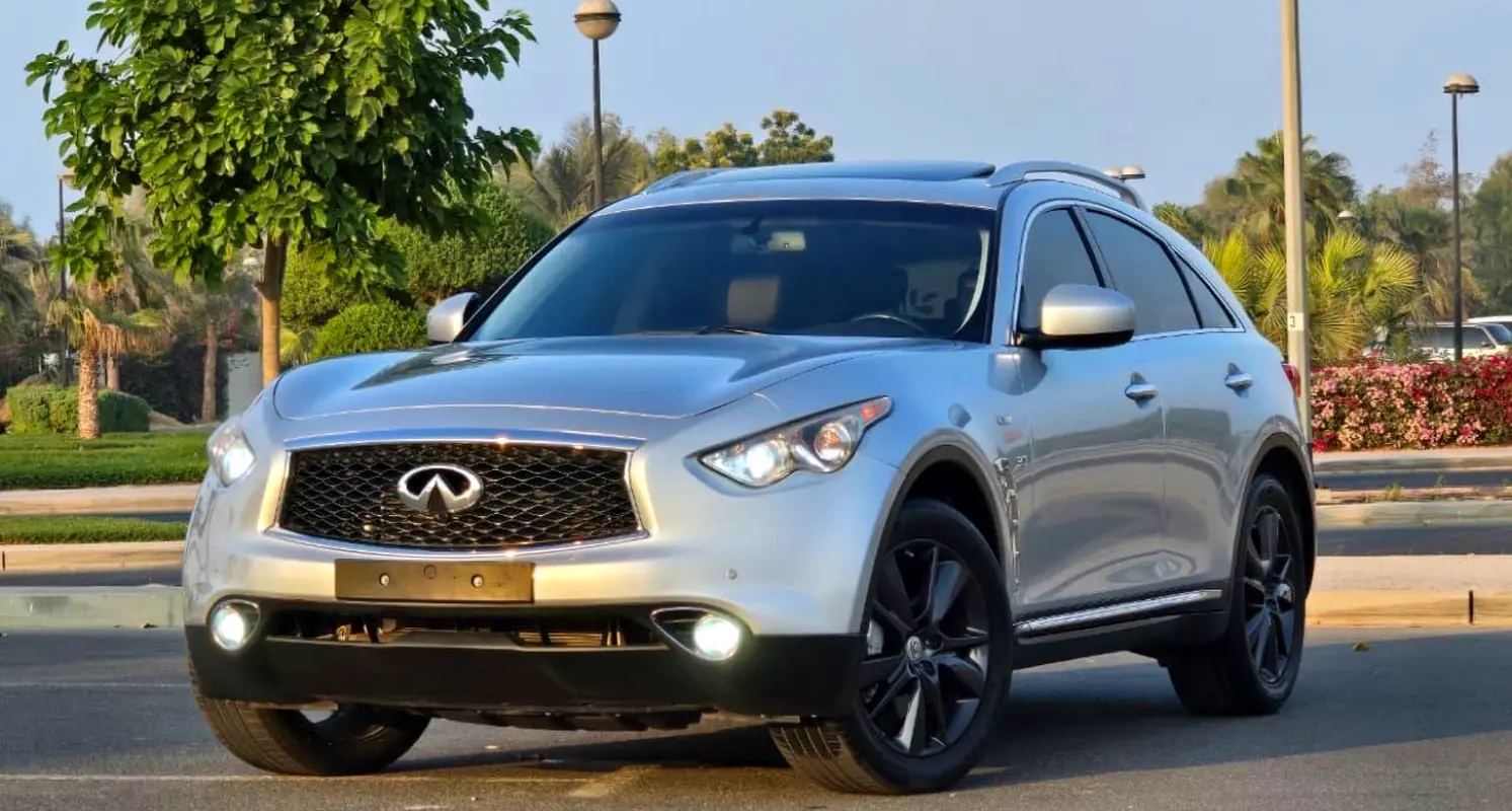 Infiniti QX70 2019 — photo 1 of 20