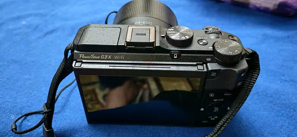 Canon PowerShot G3 X compact bridge camera with 24-600mm zoom with Charger