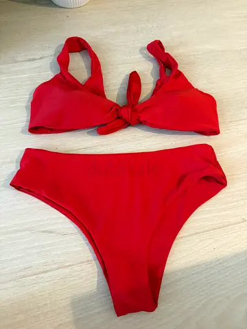 Red bikini - medium