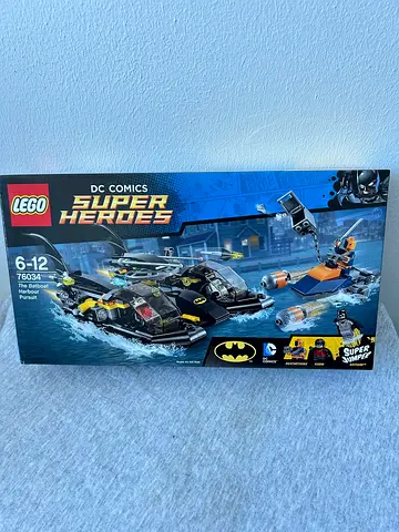 LEGO DC Super Heroes 76034 The Batboat Pursuit (New in Sealed box)