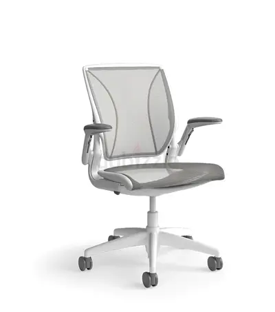 Ergonomic mesh office chair — white, good condition