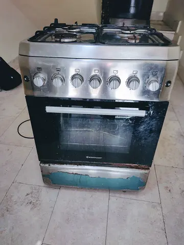Used freestanding gas cooker with oven - needs TLC