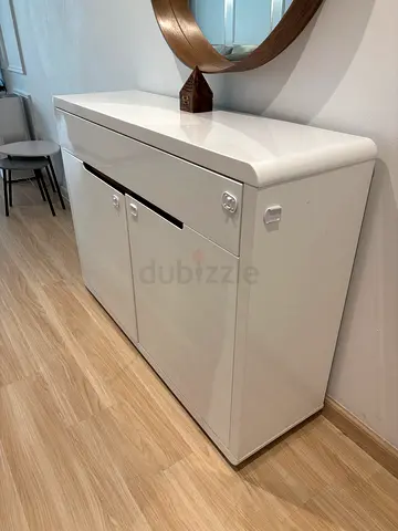 White Hallway Cabinet / Sideboard shoe cabinet in Good Condition