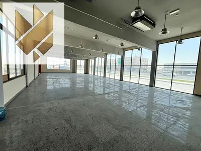 معرض صناعية 5 مساحة 9000 قدم كهرباء 45 كيلو واط