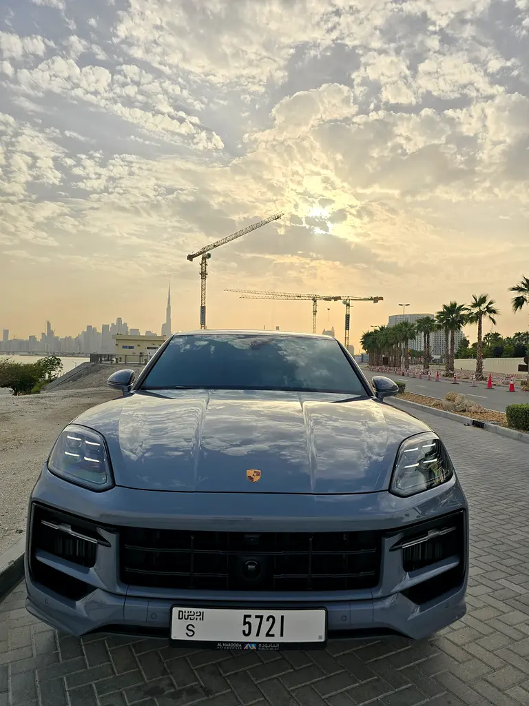 Porsche Cayenne 2025 — photo 1 of 11
