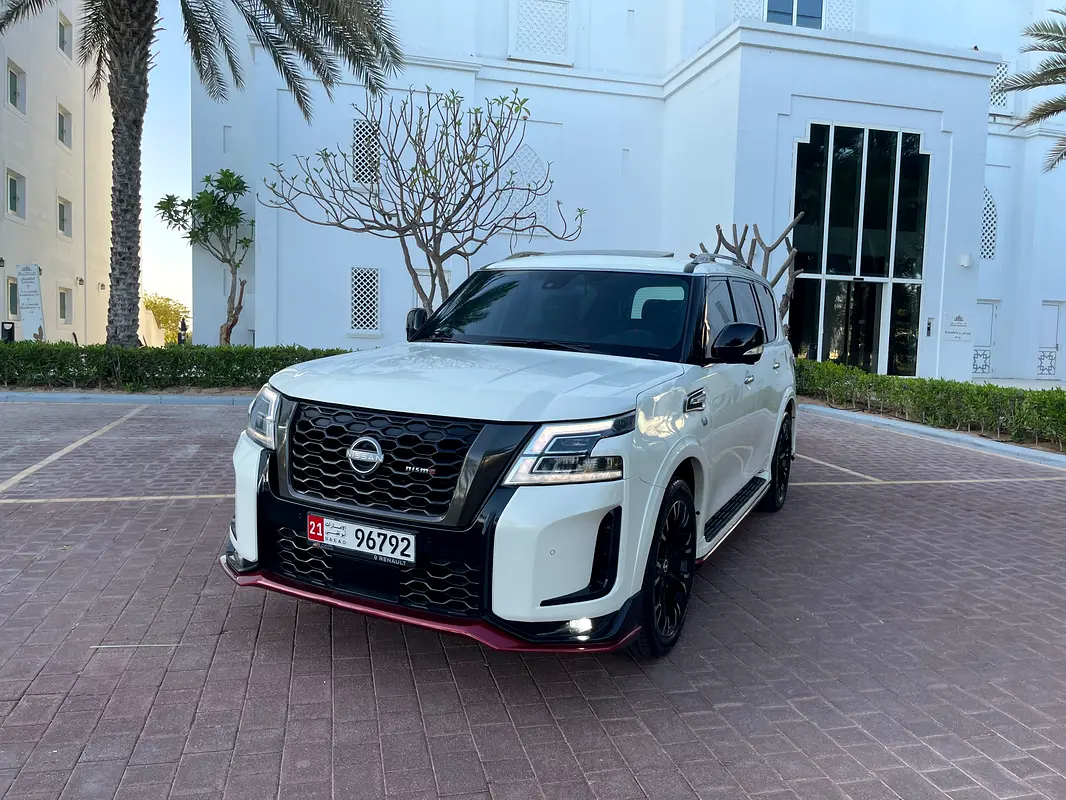 Nissan Patrol 2017 — photo 1 of 16
