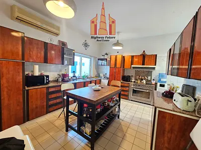 5Bed room 4 Master room + 2 small room swimming pool 2 Balcony Maids room 2 Hall 1 Majlis 8000 sqft 20k year old