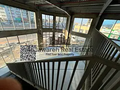 Mezzanine shop on the main street, distinguished by its prime location and vibrant atmosphere.