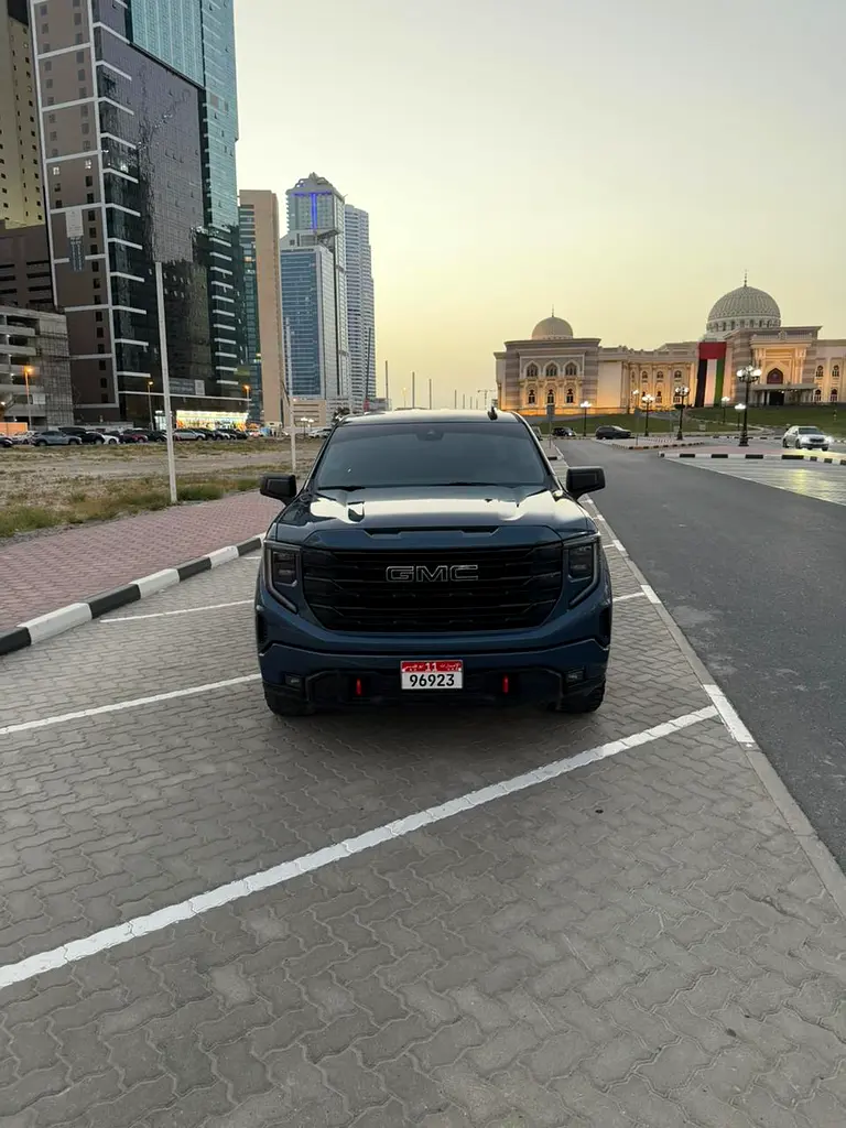 GMC Sierra 2024 — photo 1 of 13