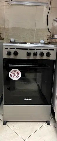 Nobel freestanding electric cooker with oven — good working condition
