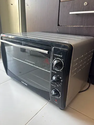 Used countertop electric oven / toaster in good working condition